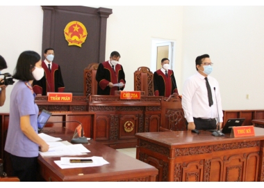  PHIÊN TÒA SƠ THẨM GIẢI QUYẾT VỤ ÁN LAO ĐỘNG DIỄN RA NHƯ THẾ NÀO?